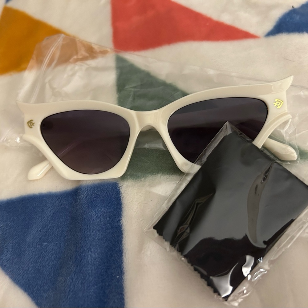 NWOT Cat Eye Sunglasses